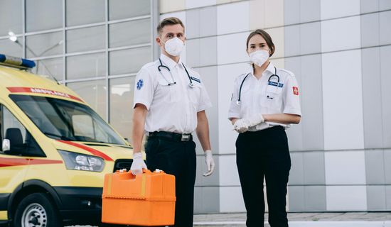 柳林救护车转运病人车内有没有插电源的位置？